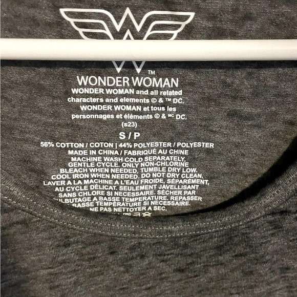 Sz S Ricki’s women Licensed Wonder Woman grey round neck short sleeve - Picture 6 of 6